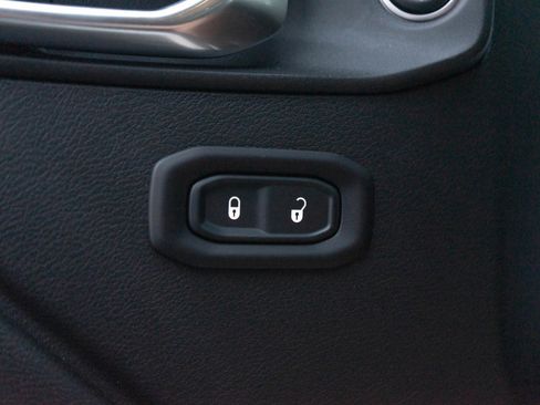 Used 2018 Jeep Wrangler Unlimited Sport S image 19