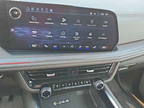 Used 2025 Chevrolet Suburban Z71 w/ Comfort Package image 21