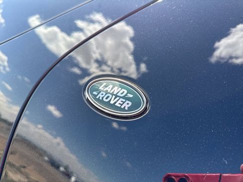 Used 2017 Land Rover Discovery HSE AWD/4WD image 8