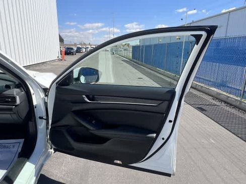 Used 2018 Honda Accord Touring image 23