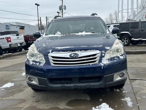 Used 2011 Subaru Outback 2.5i Limited image 3