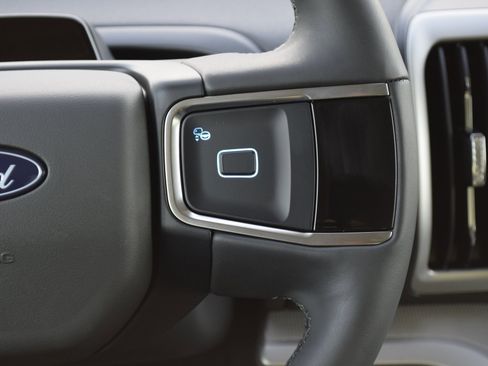 New 2025 Ford Expedition Active image 10