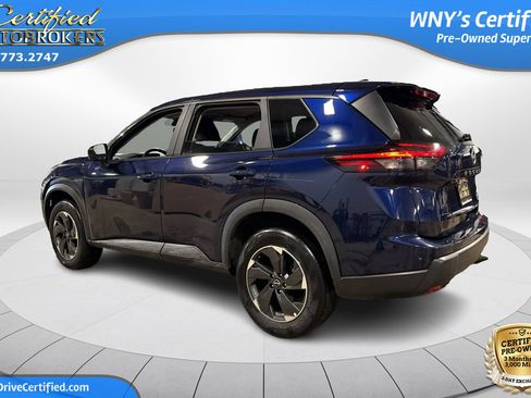 Used 2025 Nissan Rogue SV image 8