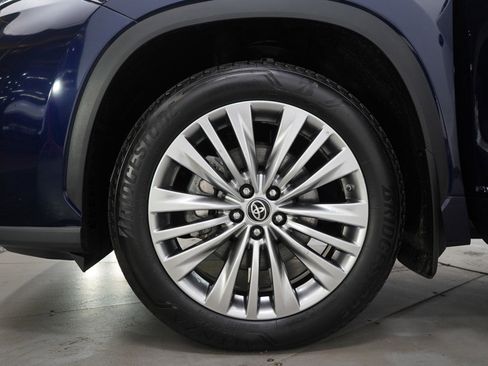 Used 2025 Toyota Highlander Platinum image 34