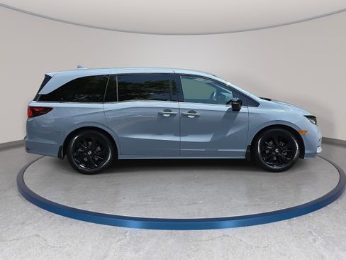 Used 2024 Honda Odyssey Sport image 4