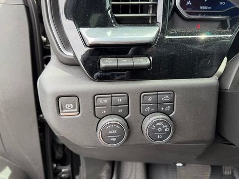 Used 2025 Chevrolet Silverado 1500 High Country AWD/4WD image 22
