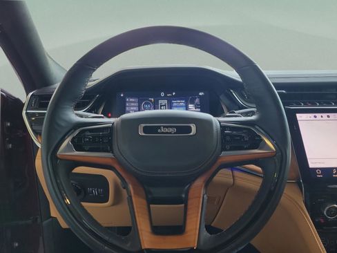 Used 2024 Jeep Grand Cherokee Summit image 11