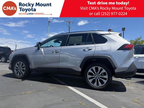 Used 2022 Toyota RAV4 XLE Premium FWD image 4