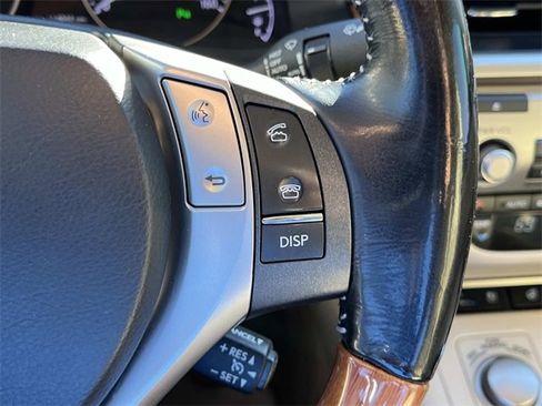 Used 2015 Lexus ES 300h image 32