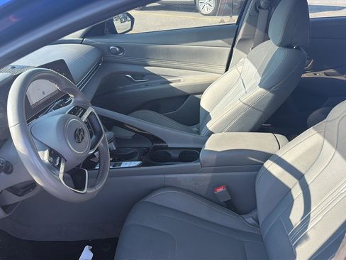Used 2023 Hyundai Elantra SEL w/ Convenience Package FWD image 10