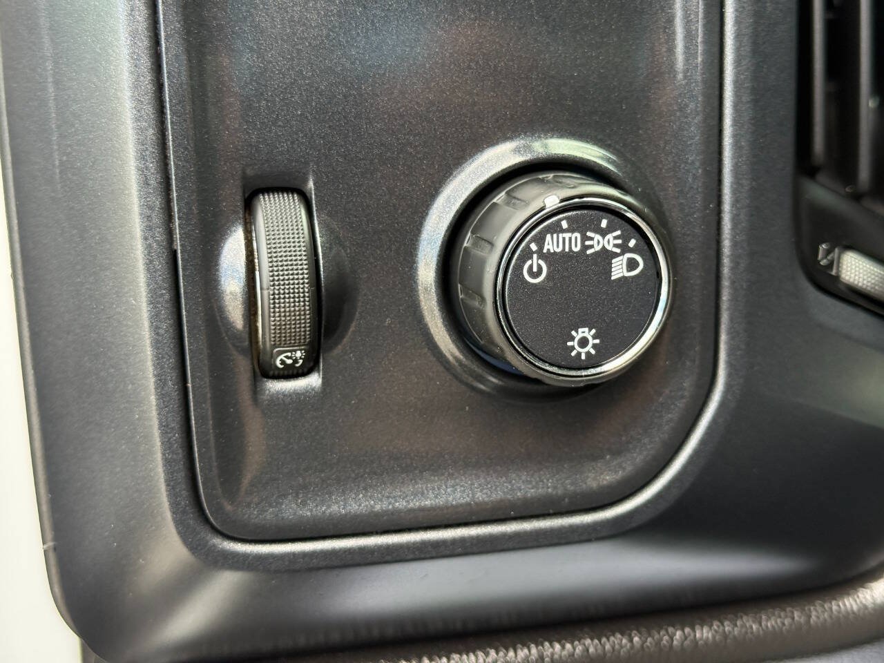 Used 2019 Chevrolet Silverado 2500 W/T AWD/4WD image 16