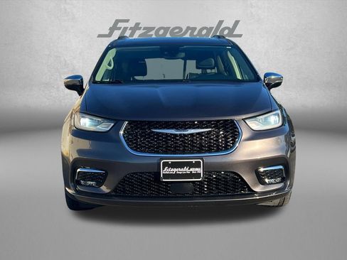 Used 2023 Chrysler Pacifica Limited FWD image 6