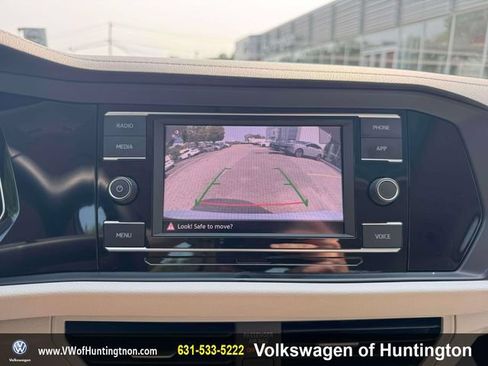 Certified 2023 Volkswagen Jetta SE w/ Panoramic Sunroof Package FWD image 29