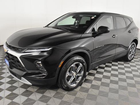 Used 2025 Chevrolet Blazer LT AWD/4WD image 10