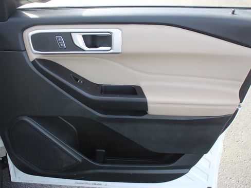 Used 2020 Ford Explorer XLT w/ Equipment Group 202A image 31