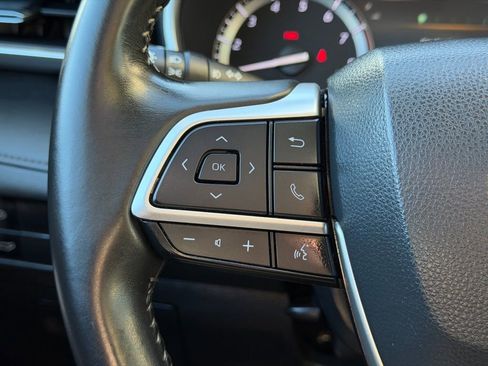 Used 2022 Toyota Highlander XLE image 18