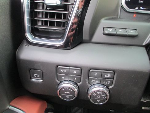 New 2026 GMC Sierra 2500 Denali Ultimate w/ Max Trailering Package image 18