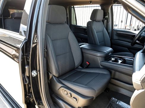 Used 2025 Chevrolet Suburban LS image 35