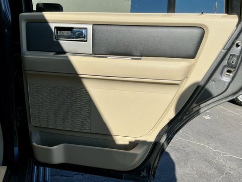 Used 2015 Ford Expedition XLT w/ Equipment Group 202A image 25