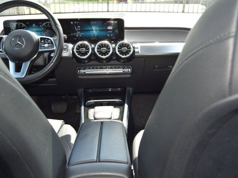 Used 2022 Mercedes-Benz GLB 250 4MATIC w/ Premium Package Lite image 29