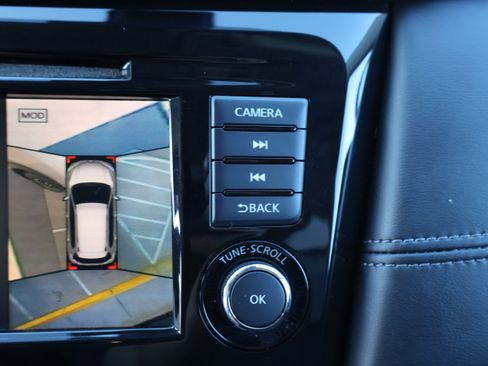 Used 2018 Nissan Rogue SL FWD image 31
