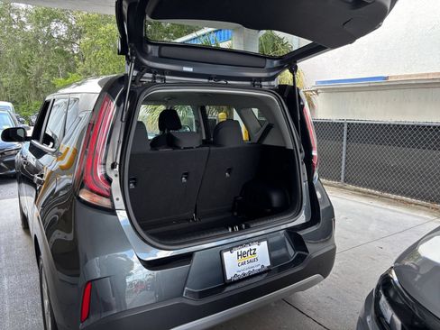 Used 2025 Kia Soul LX w/ LX Technology Package FWD image 31