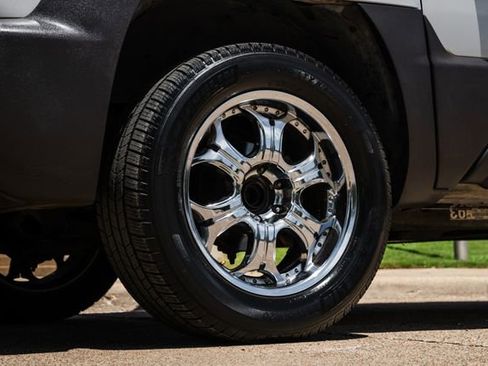 Used 2004 Chevrolet Avalanche 2WD image 46