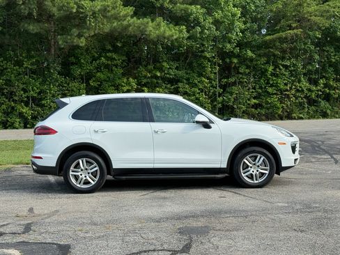 Used 2016 Porsche Cayenne AWD/4WD image 2