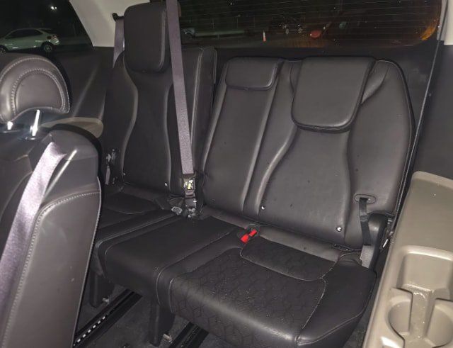 Used 2025 Kia Carnival FWD image 17
