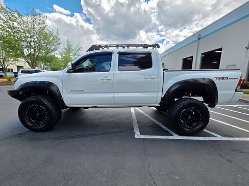 Used 2015 Toyota Tacoma 4x4 Double Cab w/ TRD Sport Package image 3