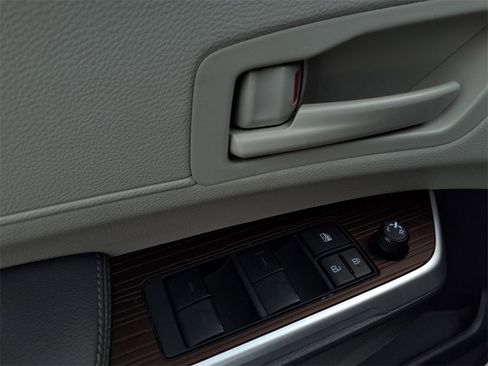 Used 2022 Toyota Sienna LE image 17