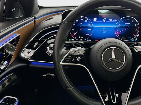 Used 2025 Mercedes-Benz E 450 4MATIC Sedan w/ Airmatic Package image 10