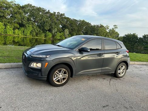 Used 2021 Hyundai Kona SE FWD image 2