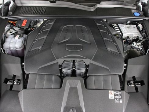 Certified 2025 Porsche Cayenne GTS image 26