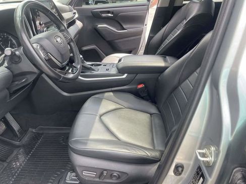 Used 2020 Toyota Highlander XLE FWD image 15