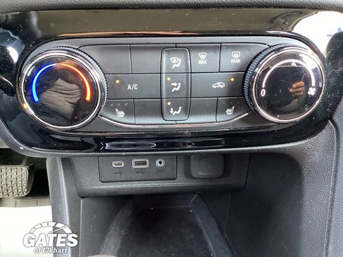 Used 2023 Buick Encore GX Preferred w/ Cold Weather Comfort Package AWD/4WD image 18