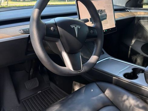 Used 2025 Tesla Model Y Long Range RWD image 4