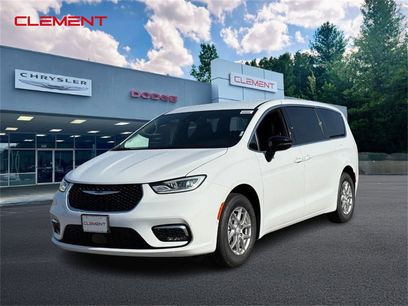 New 2026 Chrysler Pacifica Select