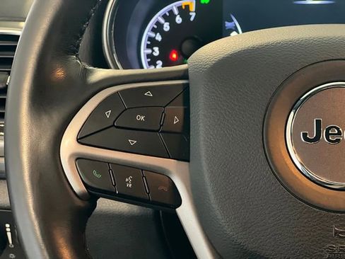 Used 2020 Jeep Grand Cherokee Laredo w/ Security & Convenience Group image 20