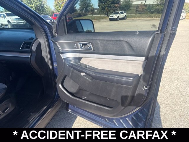 Used 2017 Ford Explorer XLT w/ Equipment Group 202A FWD image 14