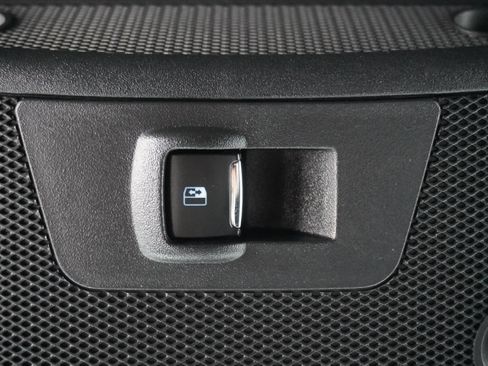 Used 2015 Ford F150 Platinum w/ Equipment Group 701A Luxury AWD/4WD image 31