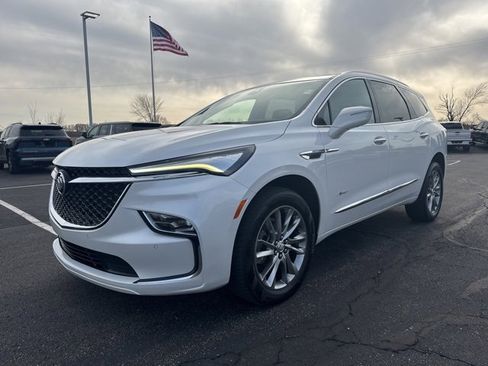 Used 2023 Buick Enclave Avenir image 7