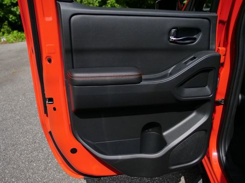 Used 2025 Nissan Frontier Pro-X RWD image 30