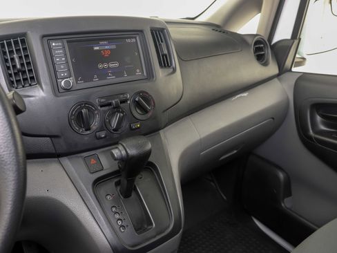 Used 2020 Nissan NV200 SV w/ Sliding Glass Door Package image 19