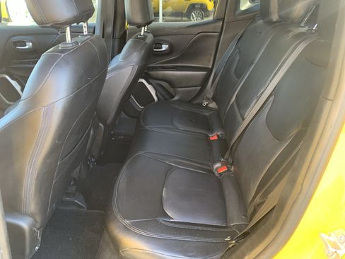 Used 2017 Jeep Renegade Latitude w/ Popular Equipment Group AWD/4WD image 10