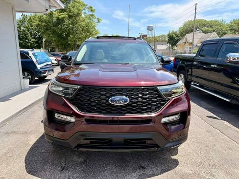 Used 2022 Ford Explorer Limited w/ Equipment Group 301A AWD/4WD image 17