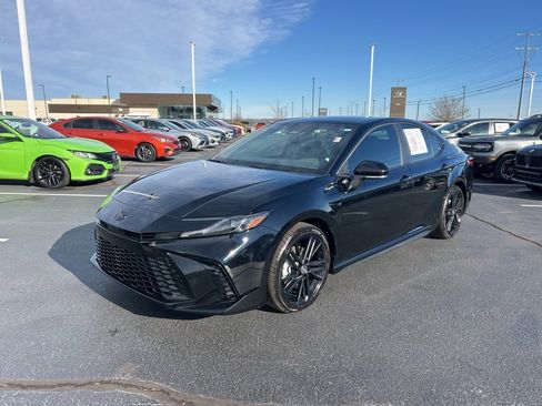 Used 2026 Toyota Camry XLE w/ Convenience Package image 1