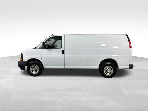 Used 2017 Chevrolet Express 2500 RWD image 3