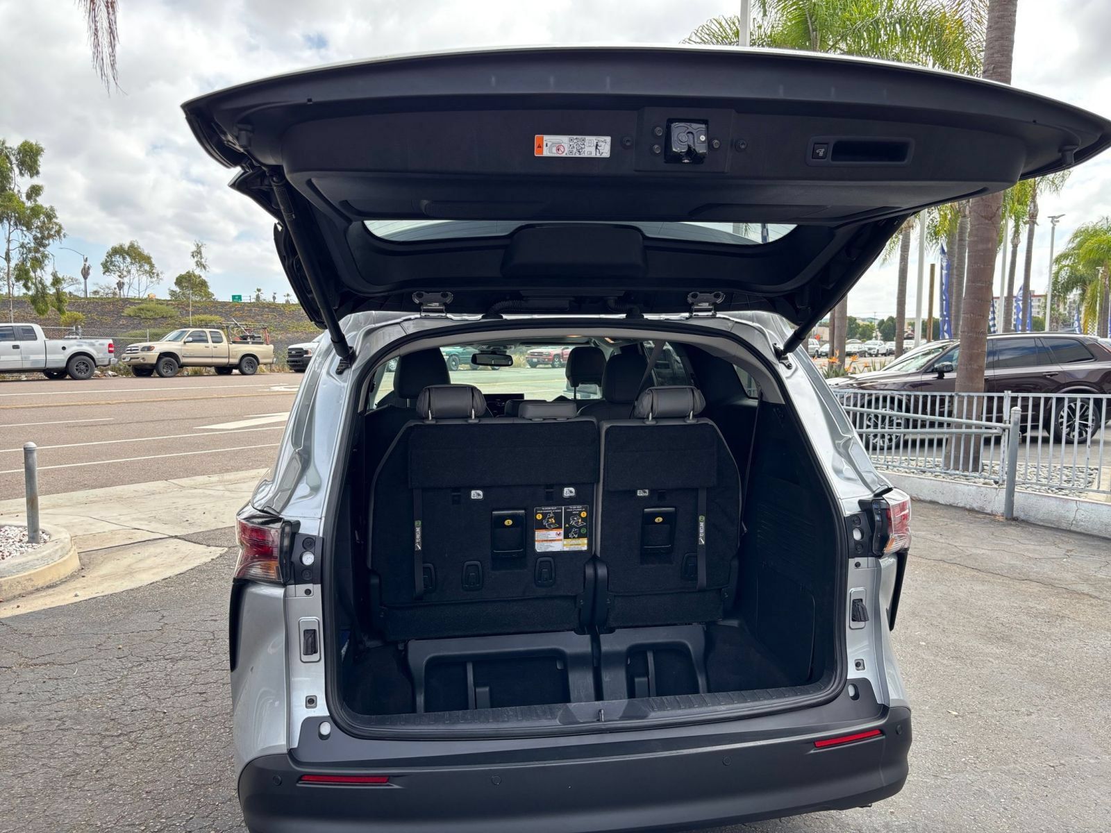 Used 2025 Toyota Sienna XLE FWD image 33