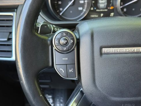 Used 2017 Land Rover Discovery HSE image 18